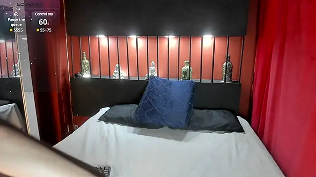 Megannklein online show from January 2025 07:23:02 PM