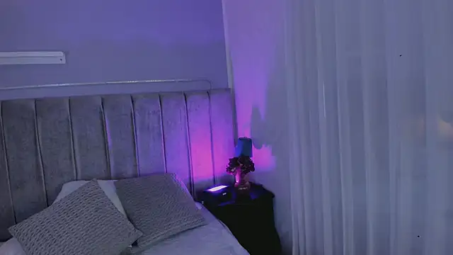 EvaaStevens online show from November 2025 01:21:02 PM