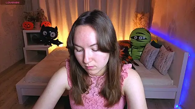 Little doll meow online show from October 2025 03:03:02 AM