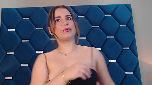 Snapshot of ThaniaJones chatting on September 2025 12:08:02 PM ThaniaJones online show from September 2025 12:08:02 PM