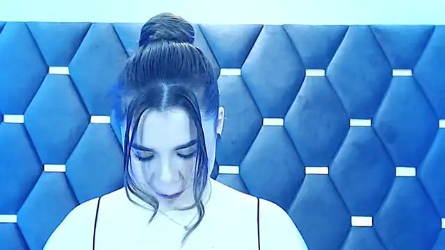 Snapshot of ThaniaJones chatting on October 2025 12:03:01 PM ThaniaJones online show from October 2025 12:03:01 PM