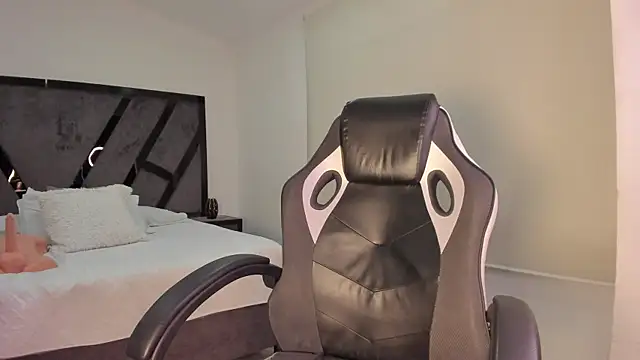 CamilaPreston online show from April 2026 07:00:01 AM