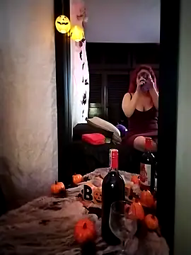 Snapshot of Dafne_Moon chatting on October 2025 04:00:01 AM Dafne Moon online show from October 2025 04:00:01 AM