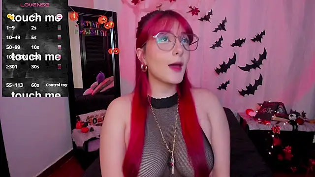 Snapshot of Dafne_Moon chatting on October 2025 06:24:02 AM Dafne Moon online show from October 2025 06:24:02 AM