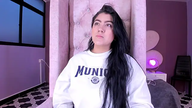 PaulinaDuarte online show from December 2024 11:17:02 AM