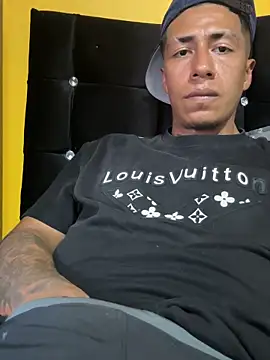 zpmiguel online show from April 2026 10:04:01 PM