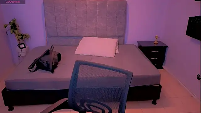 Lana stone  online show from November 2025 03:05:01 AM