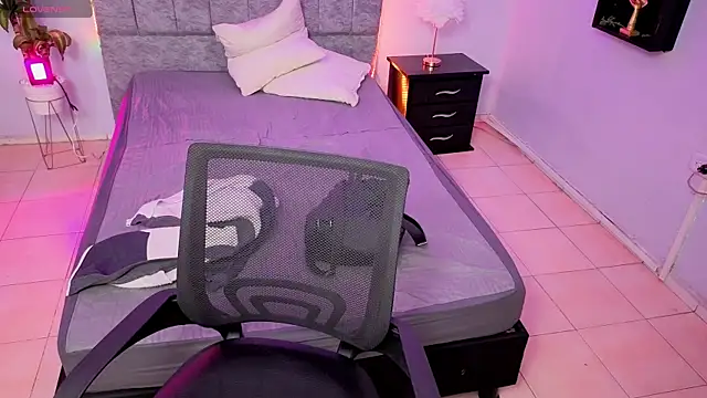 Lana stone  online show from December 2025 03:35:02 AM