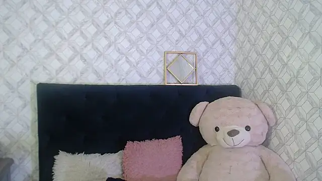 Emma-Wilson online show from October 2025 04:21:02 AM