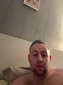 Snapshot of IrishManc chatting on November 2025 11:00:01 AM IrishManc online show from November 2025 11:00:01 AM