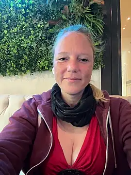 Snapshot of MoniqueLaFee chatting on September 2025 07:57:02 AM MoniqueLaFee online show from September 2025 07:57:02 AM