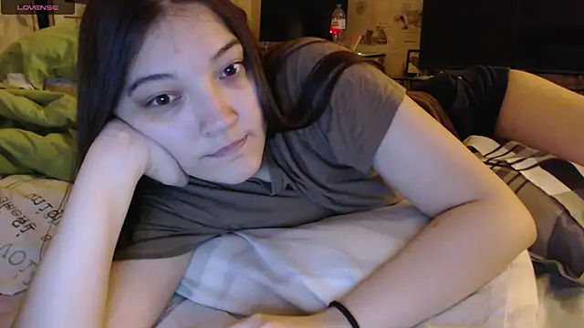 AlisaDevis online show from October 2025 04:06:02 PM