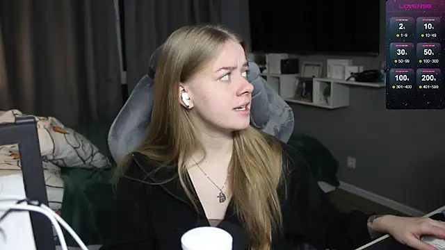 Snapshot of candy_maggie chatting on December 2024 01:49:01 PM candy maggie online show from December 2024 01:49:01 PM