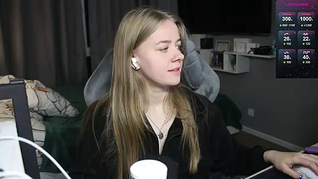 Snapshot of candy_maggie chatting on December 2024 06:22:01 PM candy maggie online show from December 2024 06:22:01 PM