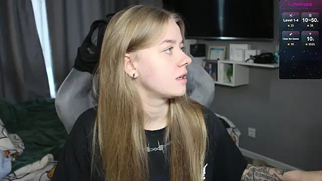 Snapshot of candy_maggie chatting on December 2024 12:05:02 PM candy maggie online show from December 2024 12:05:02 PM