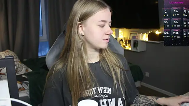 Snapshot of candy_maggie chatting on December 2024 12:56:02 PM candy maggie online show from December 2024 12:56:02 PM