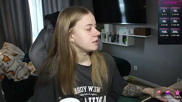 Snapshot of candy_maggie chatting on January 2025 09:39:01 AM candy maggie online show from January 2025 09:39:01 AM