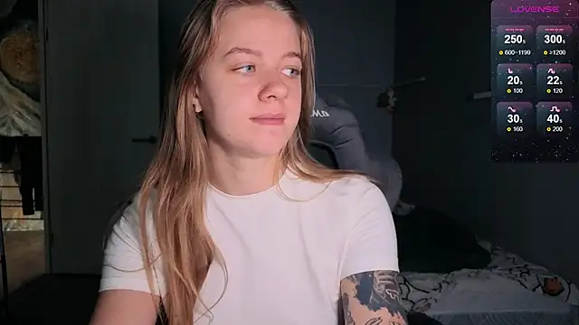 Snapshot of candy_maggie chatting on September 2025 04:17:01 PM candy maggie online show from September 2025 04:17:01 PM