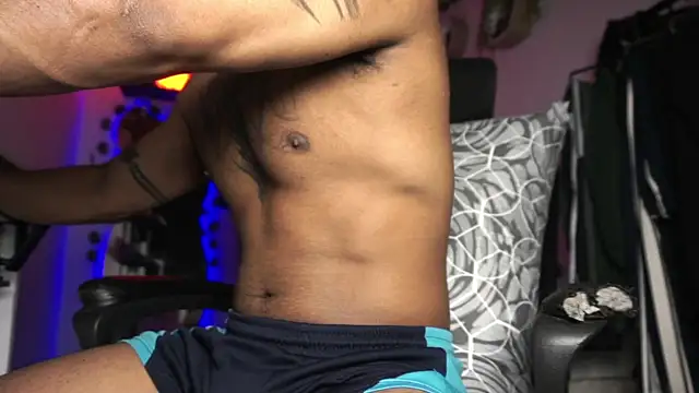 Snapshot of Young_laroi chatting on June 2026 06:12:02 AM Young laroi online show from June 2026 06:12:02 AM