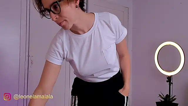 cuddlingbunny online show from November 2025 02:18:01 PM