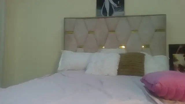 Snapshot of Fine_assie chatting on February 2025 11:58:02 PM Fine assie online show from February 2025 11:58:02 PM