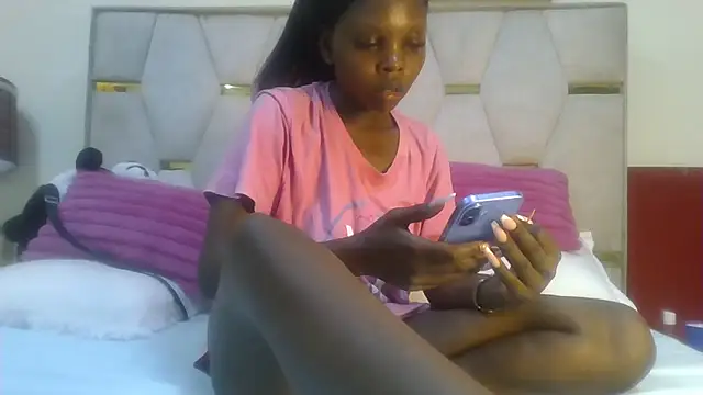 Snapshot of Fine_assie chatting on March 2025 07:06:02 PM Fine assie online show from March 2025 07:06:02 PM