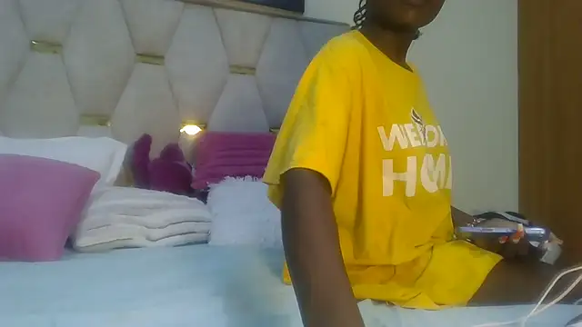 Snapshot of Fine_assie chatting on March 2025 01:03:02 AM Fine assie online show from March 2025 01:03:02 AM