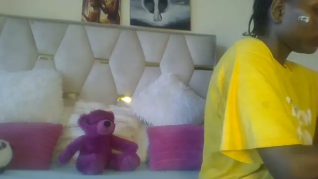 Snapshot of Fine_assie chatting on March 2025 02:23:01 PM Fine assie online show from March 2025 02:23:01 PM