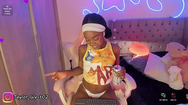 Miss westt  online show from April 2026 07:44:01 AM