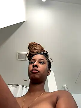 Snapshot of Your_Paris chatting on September 2025 03:37:02 PM Your Paris online show from September 2025 03:37:02 PM