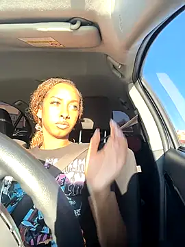 Snapshot of Your_Paris chatting on October 2025 03:43:01 PM Your Paris online show from October 2025 03:43:01 PM