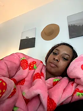 Snapshot of Your_Paris chatting on October 2025 07:13:01 PM Your Paris online show from October 2025 07:13:01 PM