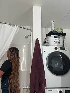 Snapshot of Your_Paris chatting on October 2025 02:39:01 PM Your Paris online show from October 2025 02:39:01 PM