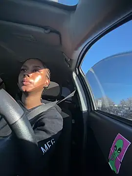 Snapshot of Your_Paris chatting on October 2025 08:44:02 PM Your Paris online show from October 2025 08:44:02 PM