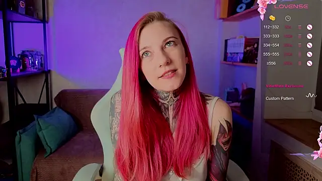 Roxy      online show from October 2025 08:50:02 PM