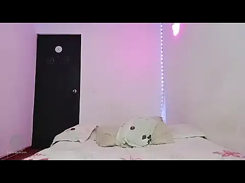 Snapshot of lucydreamm chatting on September 2025 11:32:02 PM lucydreamm online show from September 2025 11:32:02 PM