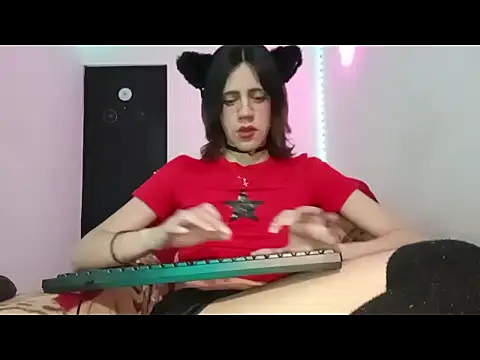 Snapshot of lucydreamm chatting on October 2025 01:34:01 AM lucydreamm online show from October 2025 01:34:01 AM