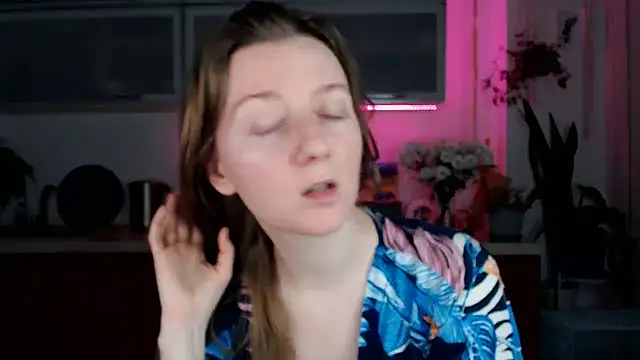 Snapshot of Elly_Helly chatting on February 2025 07:15:02 PM Elly Helly online show from February 2025 07:15:02 PM