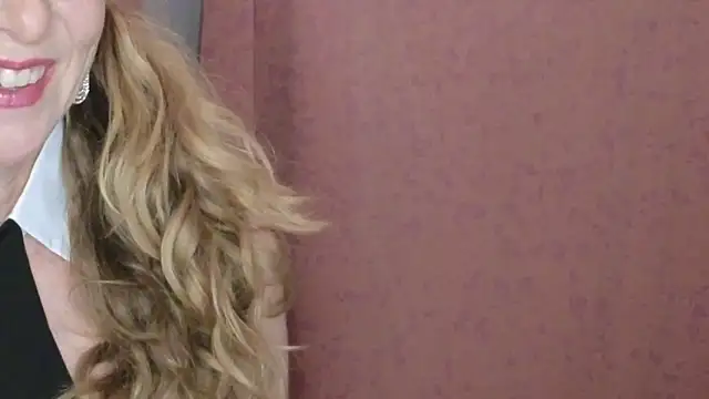 SusannaGlam John online show from December 2025 09:09:02 PM