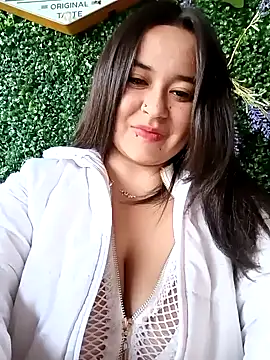 Snapshot of Cristal__04 chatting on December 2024 10:24:01 PM Cristal 04 online show from December 2024 10:24:01 PM