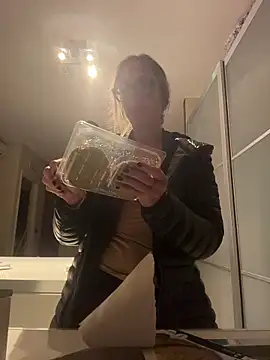 casalinga88 online show from October 2025 07:00:01 PM