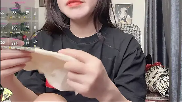Snapshot of Berrysweet_68 chatting on February 2025 01:37:02 PM Berrysweet 68 online show from February 2025 01:37:02 PM