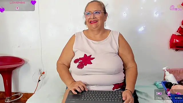 Snapshot of BBW_salome chatting on June 2026 07:49:01 PM BBW salome online show from June 2026 07:49:01 PM