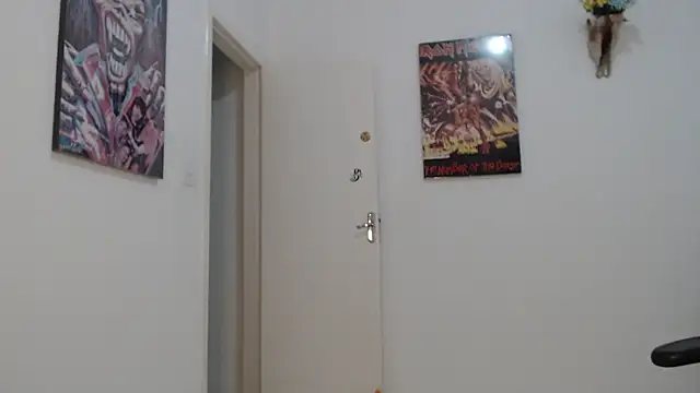 CrisBathoryxxx online show from January 2025 11:24:01 PM
