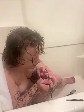 tatted-bitty online show from November 2025 08:14:01 AM