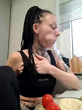 Snapshot of Scherana chatting on December 2024 12:27:01 PM Scherana online show from December 2024 12:27:01 PM