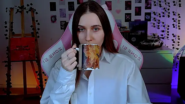 Snapshot of AliceCharmy chatting on September 2025 04:42:02 PM AliceCharmy online show from September 2025 04:42:02 PM