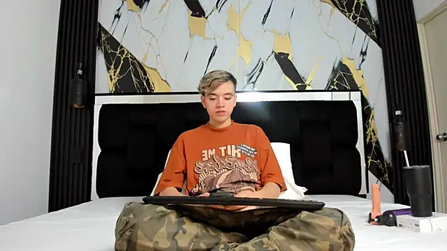 Snapshot of bunny_maxi chatting on December 2024 12:44:02 PM bunny maxi online show from December 2024 12:44:02 PM