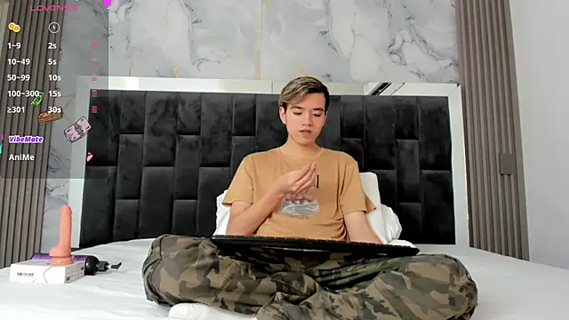 Snapshot of bunny_maxi chatting on January 2025 12:26:02 PM bunny maxi online show from January 2025 12:26:02 PM