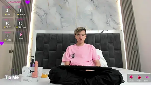 Snapshot of bunny_maxi chatting on February 2025 12:30:02 PM bunny maxi online show from February 2025 12:30:02 PM